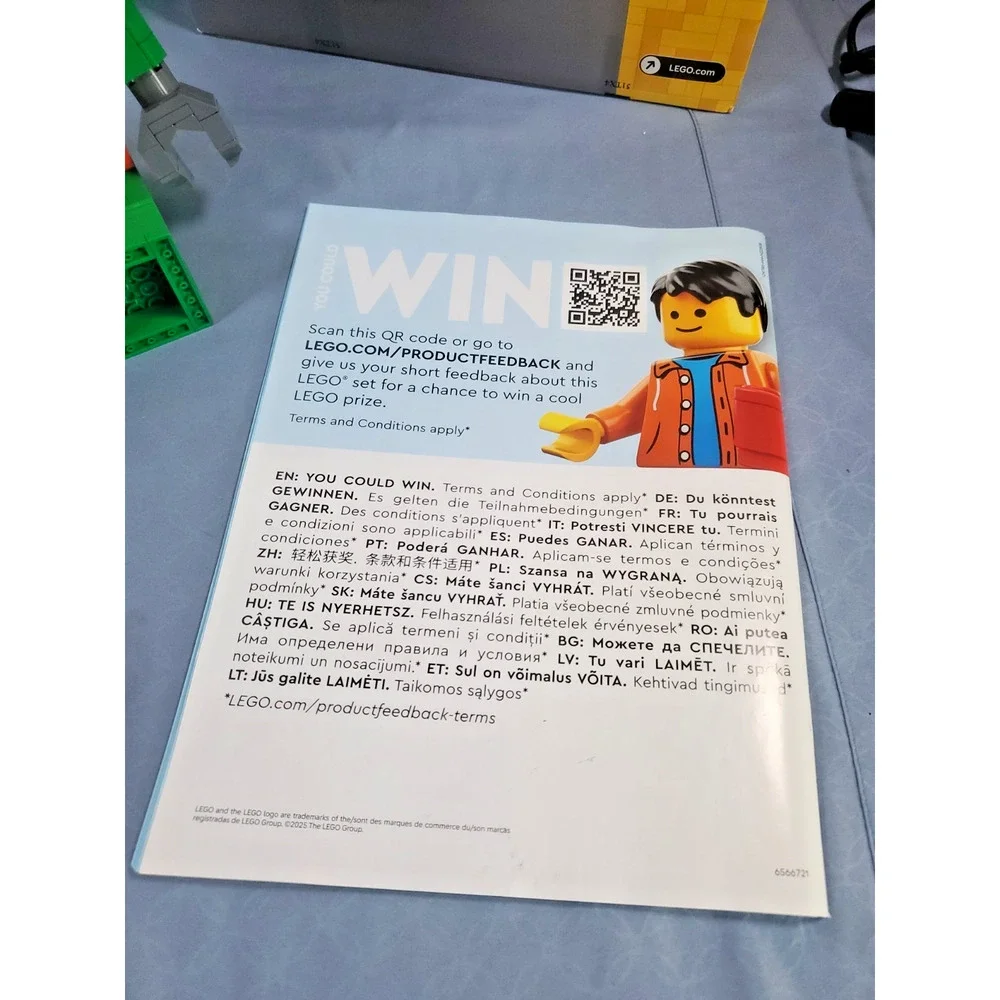 LEGO 40819 Up-Scaled Racing Driver Minifigure Built Complete Box Manual